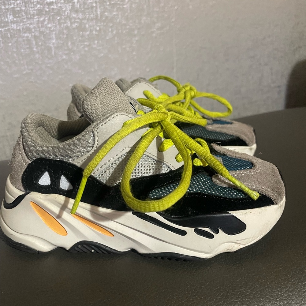 Yeezy wave runner Multi color grey green and orange kids Sz 11 good condition